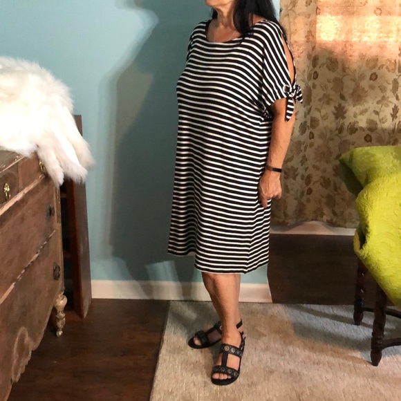 Calvin Klein Dresses & Skirts - Calvin Klein Summer Dress Polished Summer line.